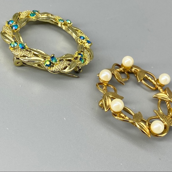 Vintage, Mid Century, Circle Brooch Pair AB & Pearls - Picture 11 of 16